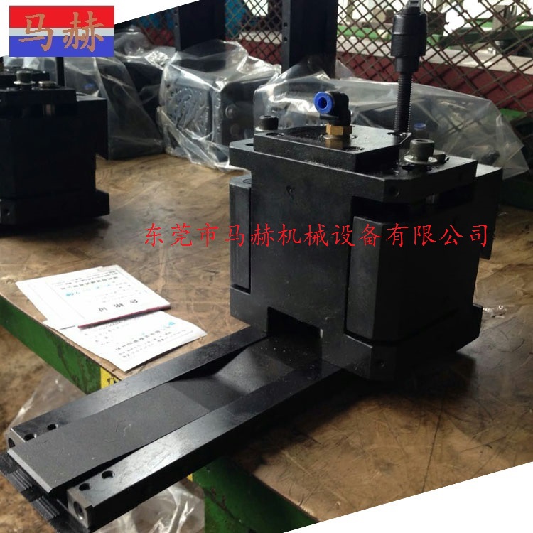 臺(tái)勵(lì)福、亞威、金方圓數(shù)控沖床夾鉗的定義